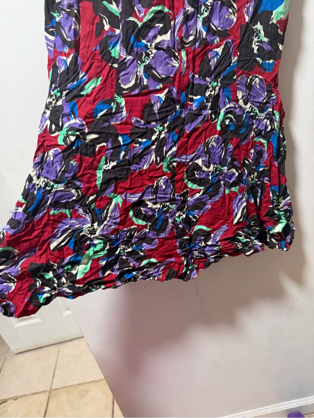 Sleeveless Floral Print Women’s Top in Red - Picture 4 of 5